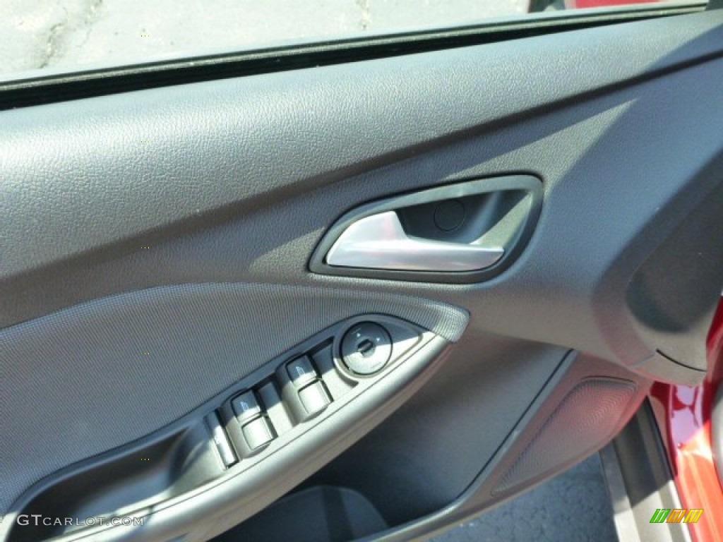 2013 Focus SE Sedan - Ruby Red / Medium Light Stone photo #11