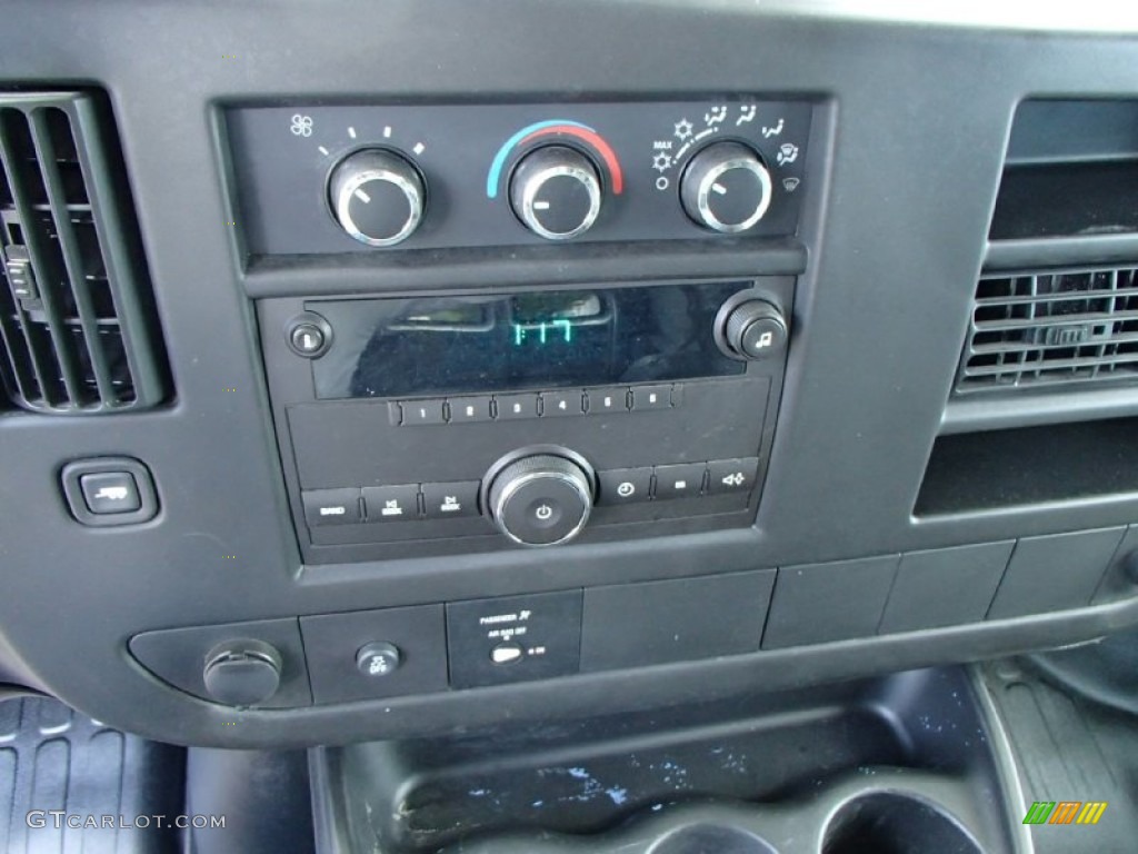 2012 Chevrolet Express 2500 Cargo Van Controls Photo #82598973