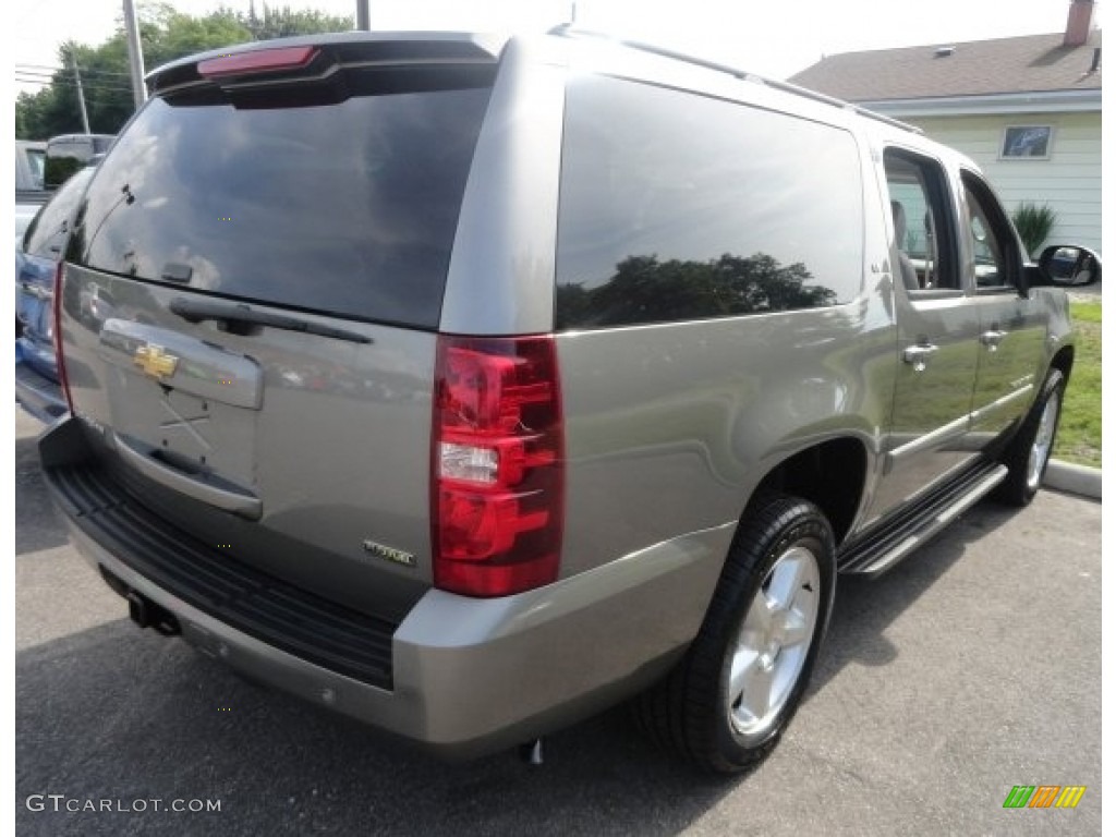 2008 Suburban 1500 LT 4x4 - Graystone Metallic / Light Titanium/Dark Titanium photo #2