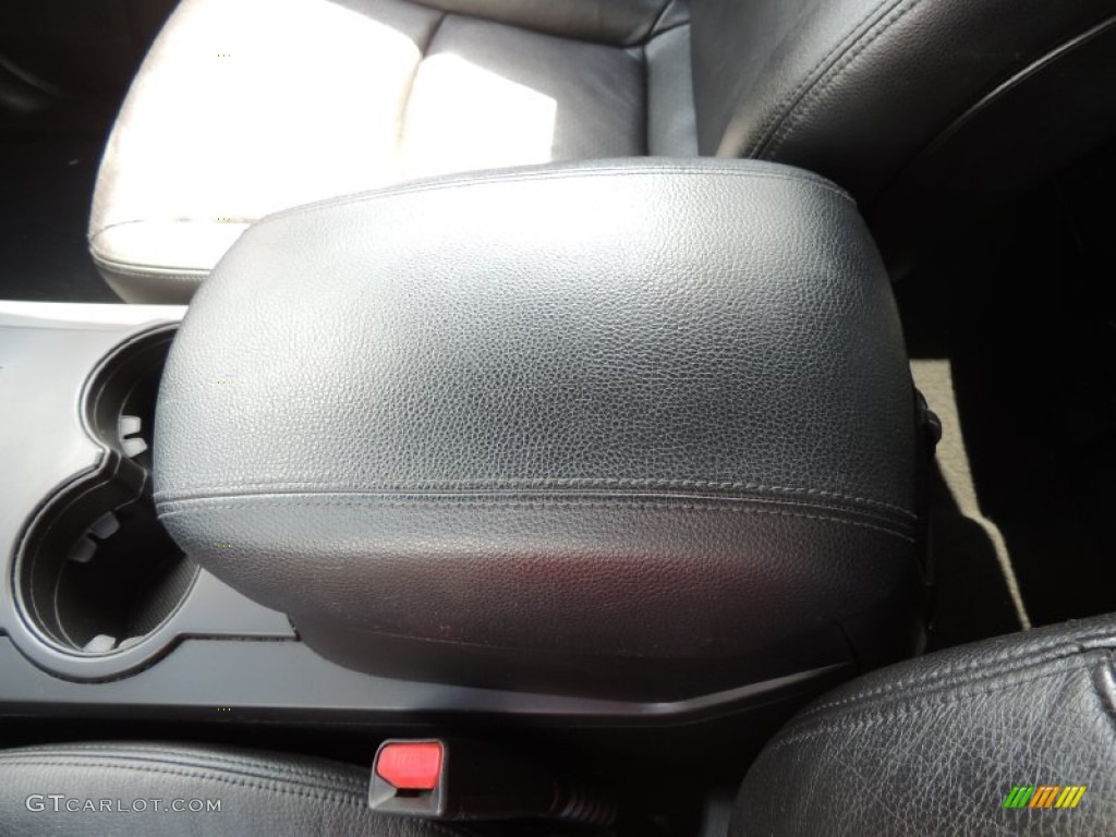 2009 Borrego LX V6 - Bright Silver / Black photo #22