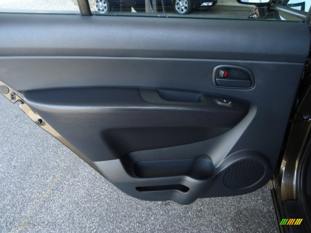2010 Kia Rondo LX Beige Door Panel Photo #82605353
