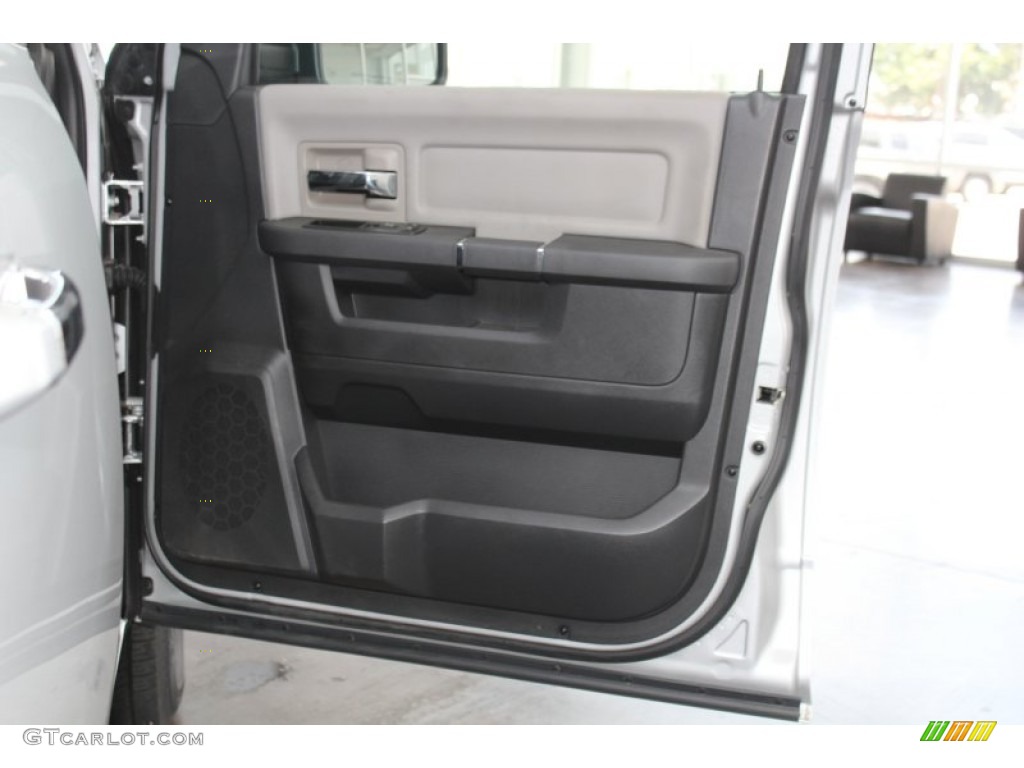2012 Ram 1500 SLT Quad Cab 4x4 - Bright Silver Metallic / Dark Slate Gray/Medium Graystone photo #18