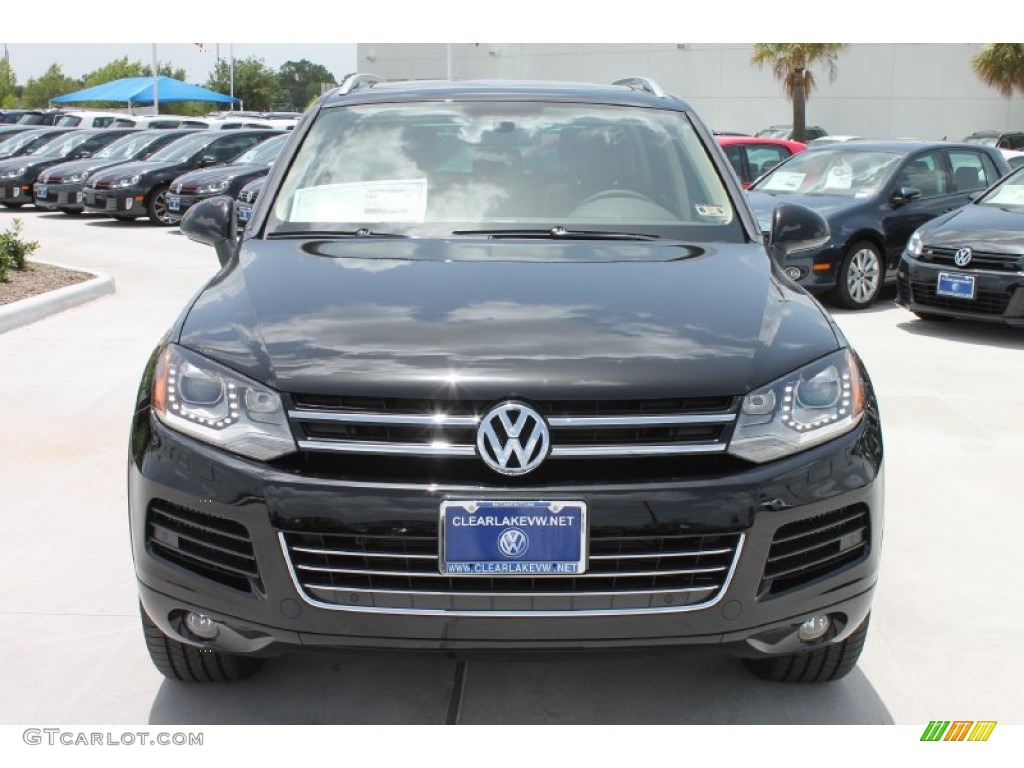 2013 Touareg TDI Executive 4XMotion - Black / Saddle Brown photo #2