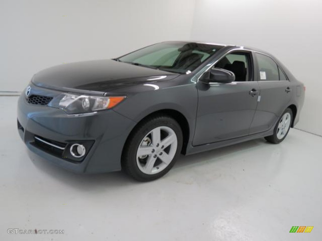 2013 Camry SE - Magnetic Gray Metallic / Black photo #3