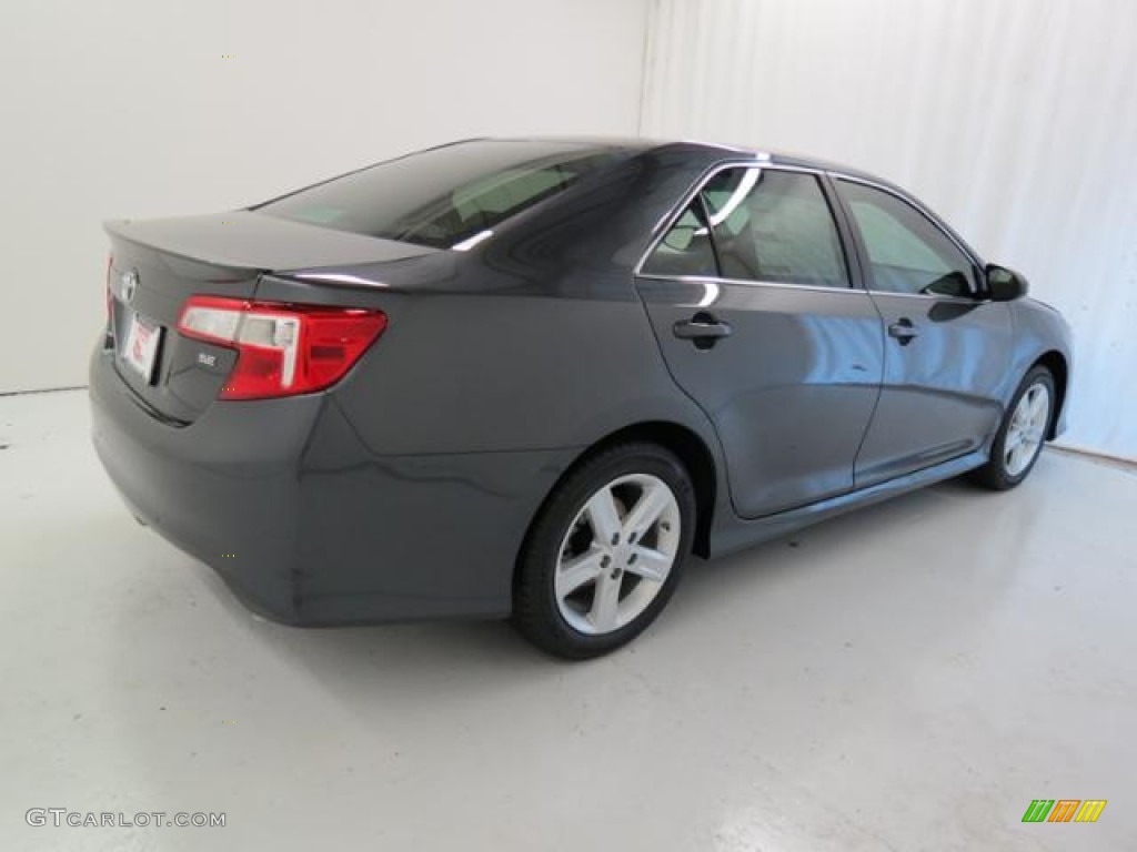 2013 Camry SE - Magnetic Gray Metallic / Black photo #17