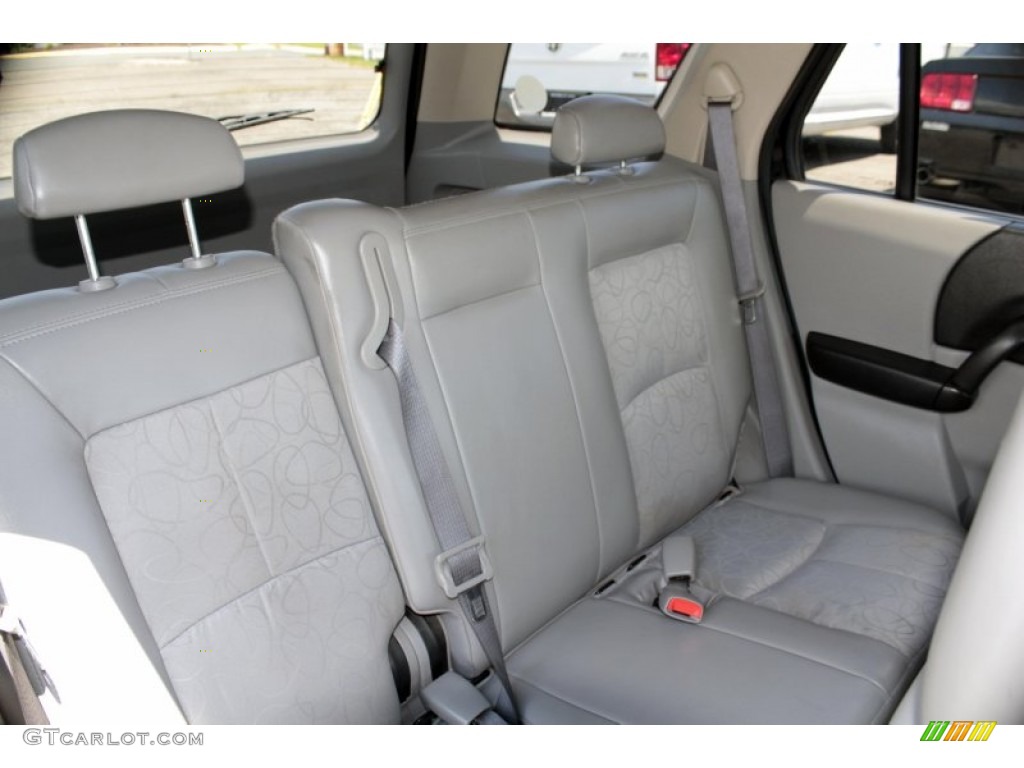2005 Saturn VUE V6 AWD Rear Seat Photos