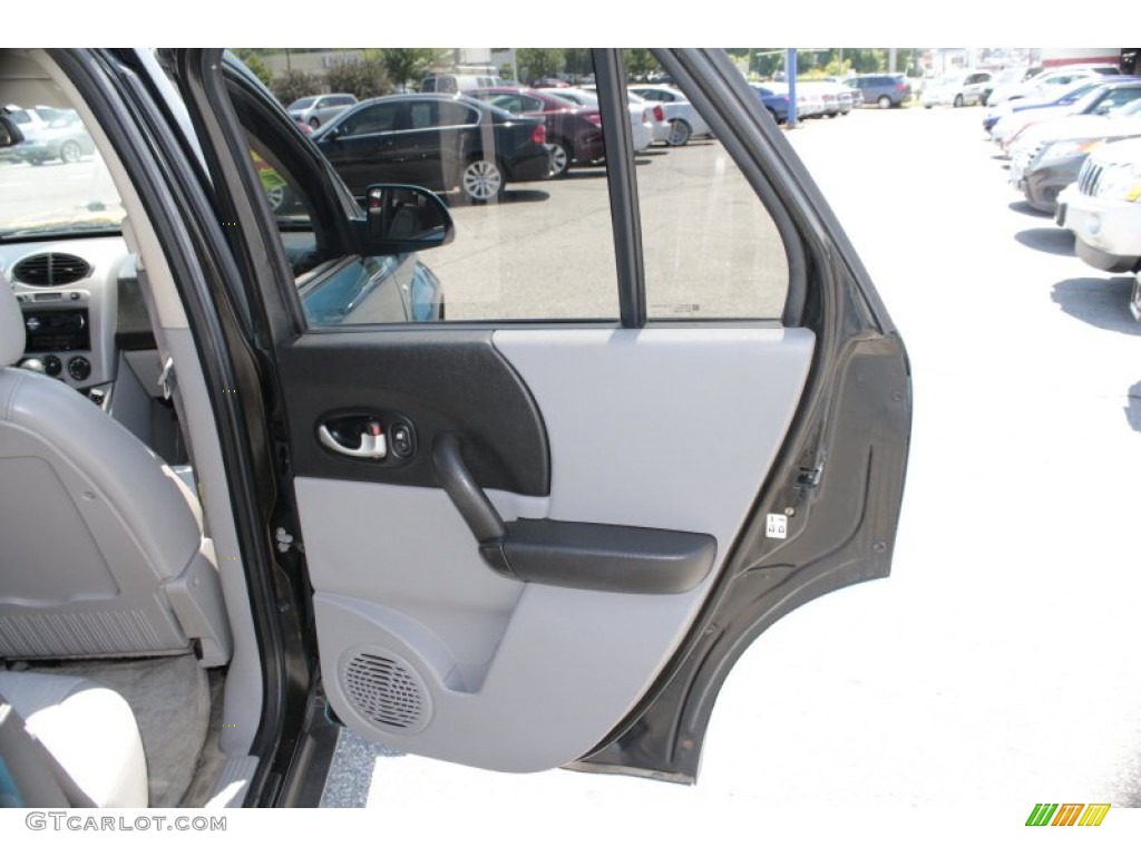 2005 Saturn VUE V6 AWD Gray Door Panel Photo #82609394