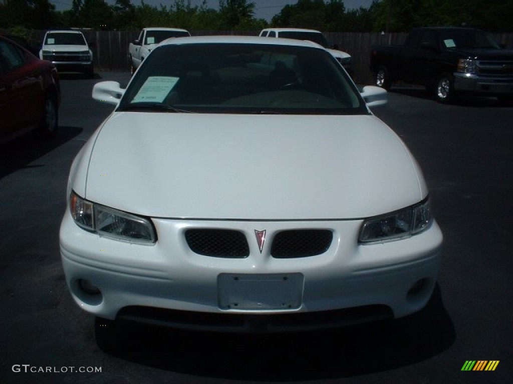 1998 Grand Prix GTP Sedan - Bright White / Camel photo #2