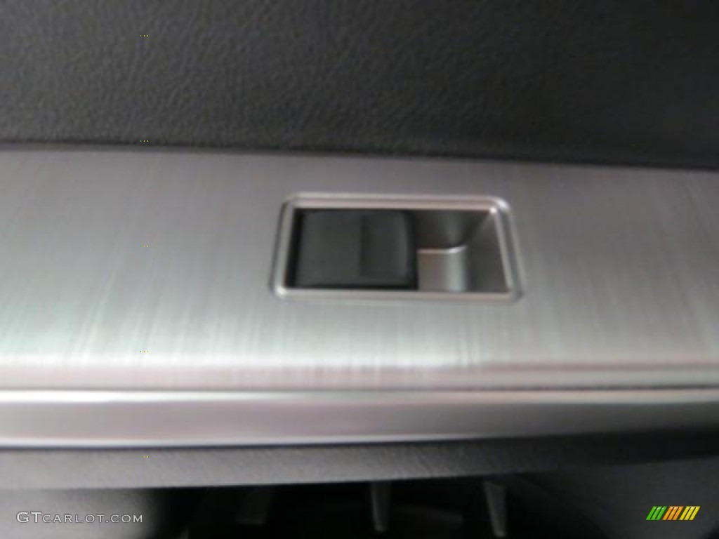2013 Camry SE - Attitude Black Metallic / Black photo #7