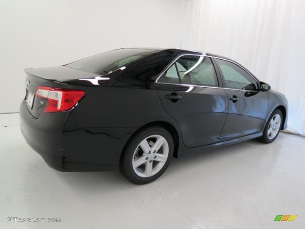 2013 Camry SE - Attitude Black Metallic / Black photo #17