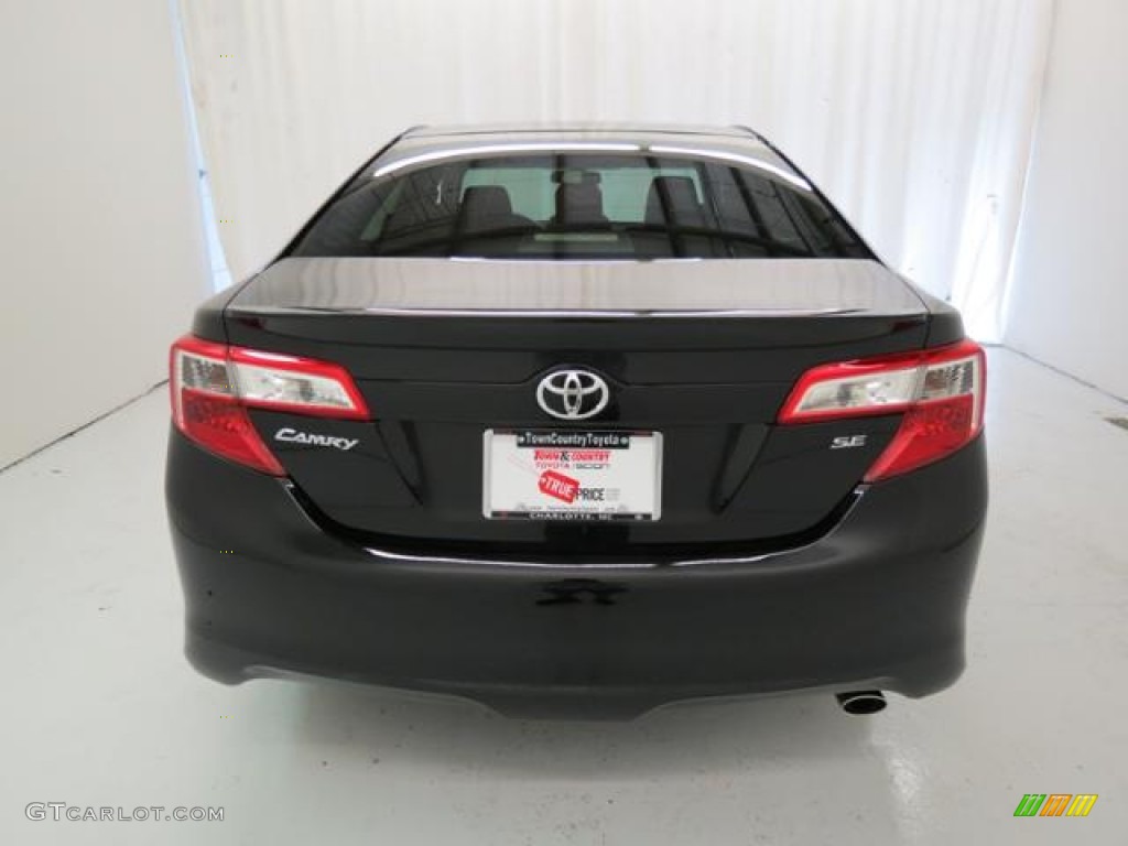 2013 Camry SE - Attitude Black Metallic / Black photo #18