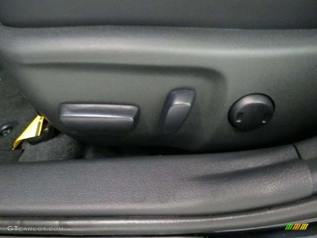 2013 Camry SE - Attitude Black Metallic / Black photo #11