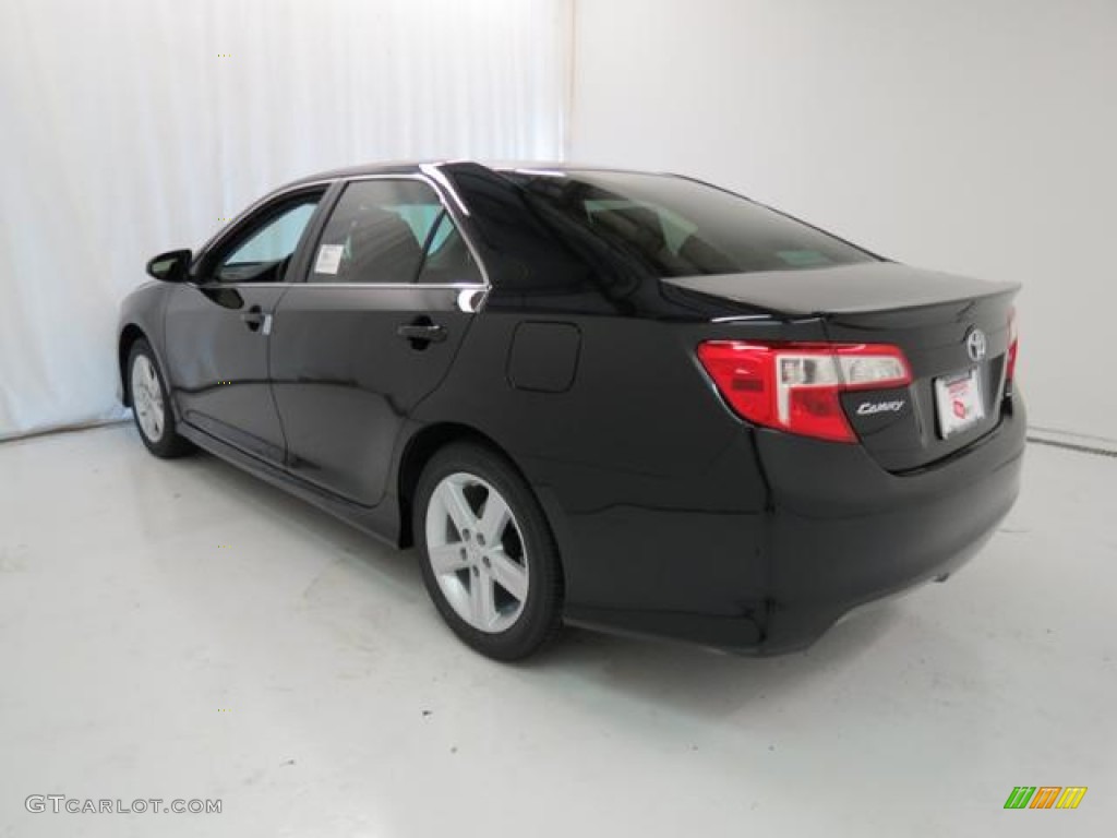 2013 Camry SE - Attitude Black Metallic / Black photo #24
