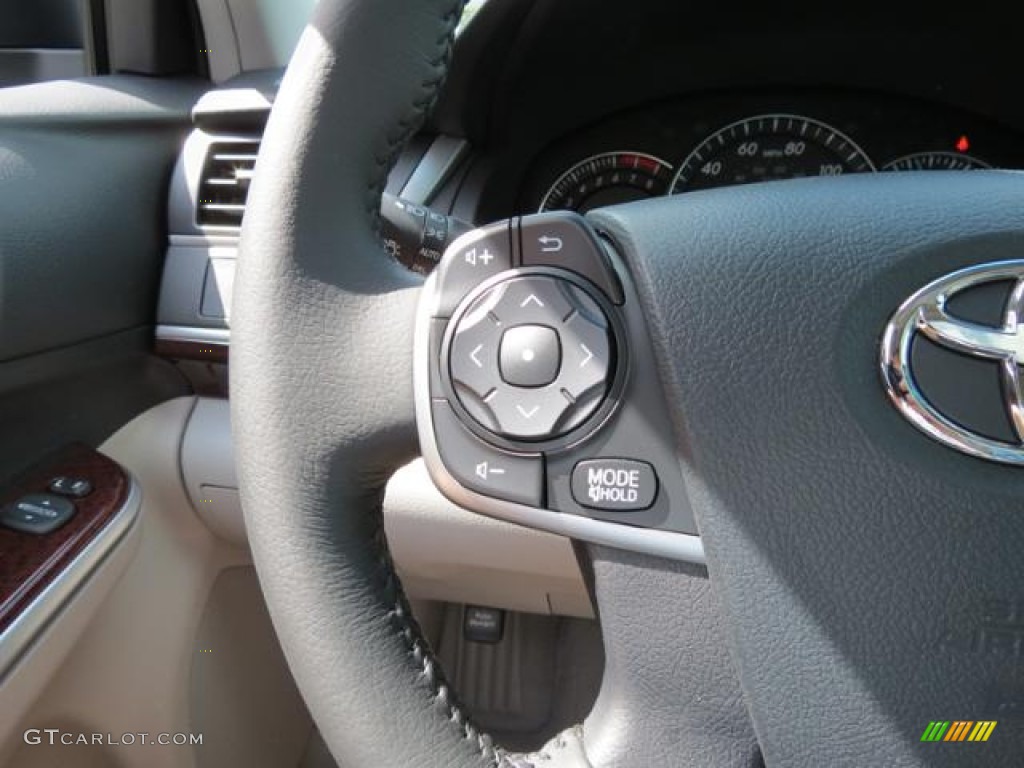 2013 Toyota Camry XLE Controls Photo #82623869