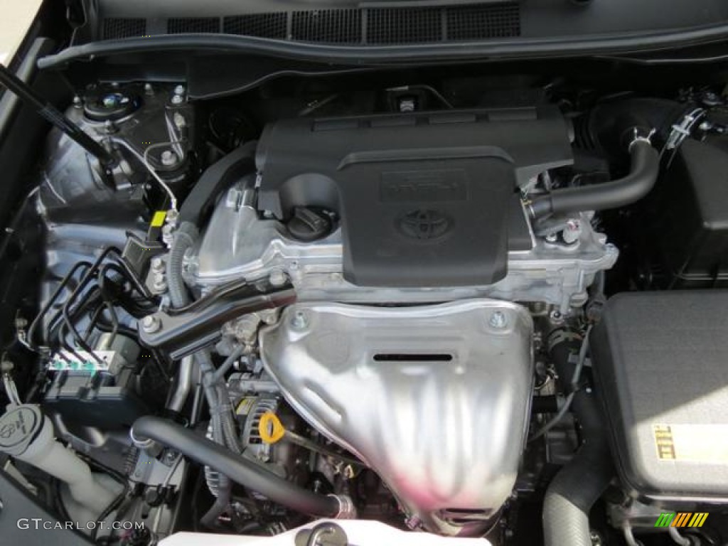 2013 Toyota Camry XLE Engine Photos