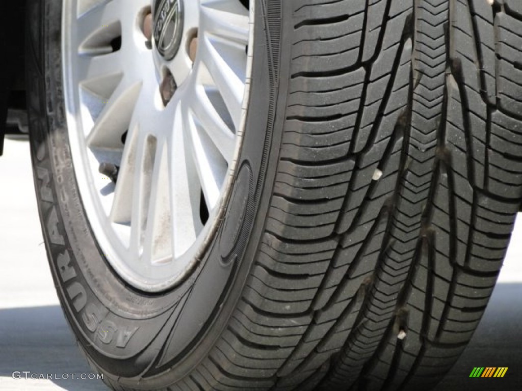 2005 V70 2.4 - Ice White / Taupe/Light Taupe photo #16