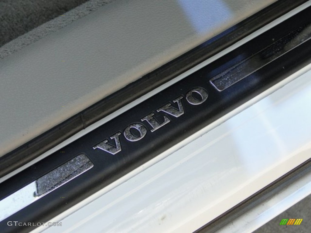 2005 V70 2.4 - Ice White / Taupe/Light Taupe photo #27