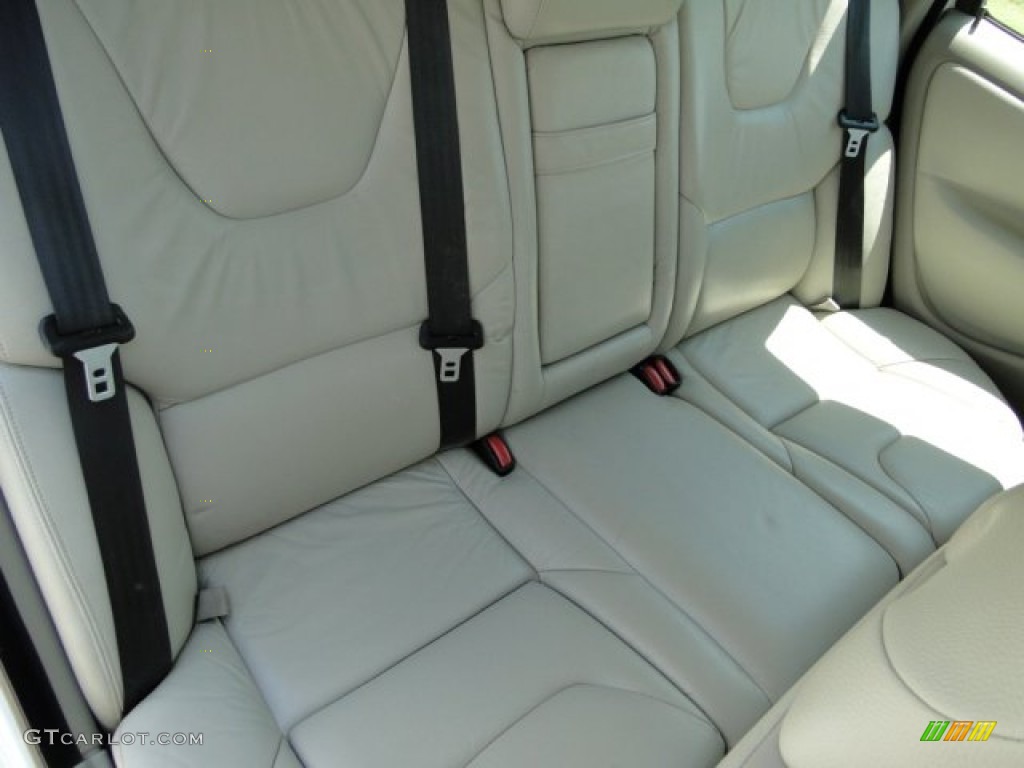 2005 V70 2.4 - Ice White / Taupe/Light Taupe photo #28