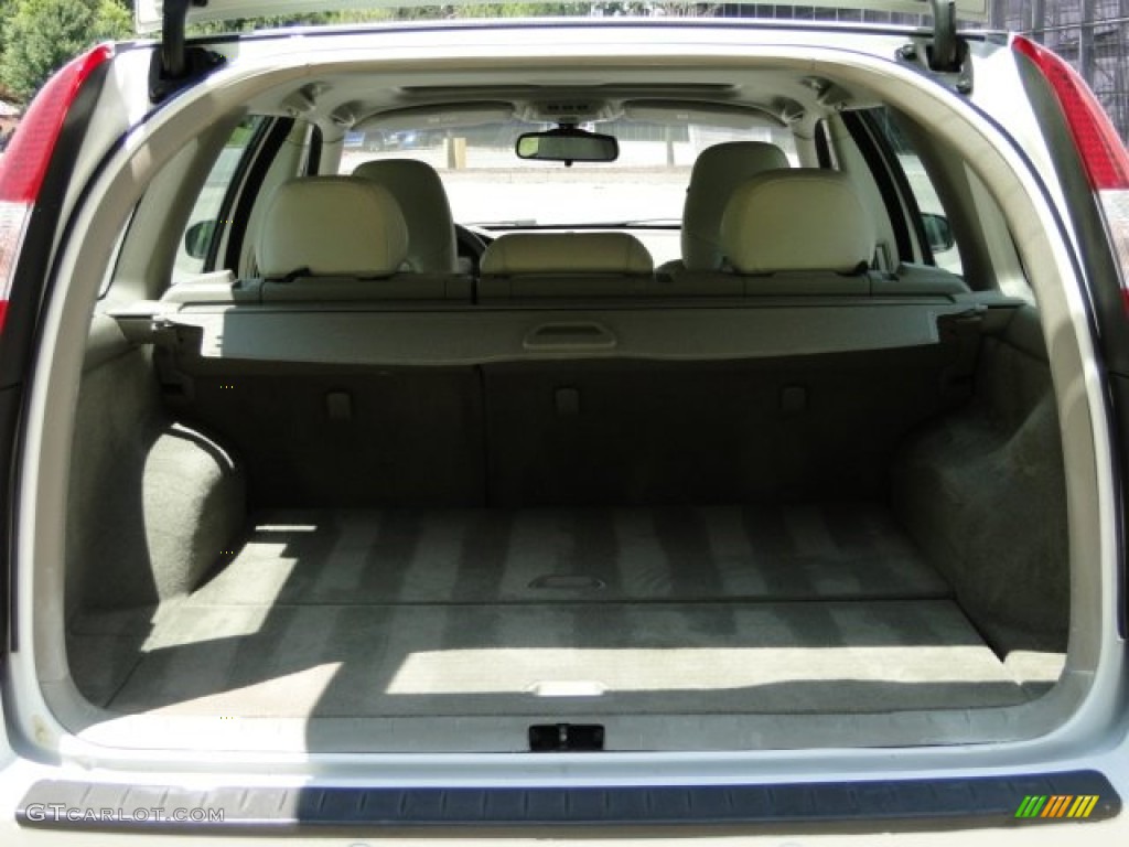 2005 V70 2.4 - Ice White / Taupe/Light Taupe photo #29