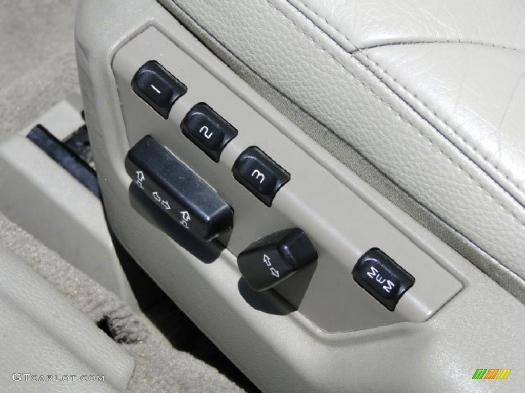 2005 V70 2.4 - Ice White / Taupe/Light Taupe photo #30