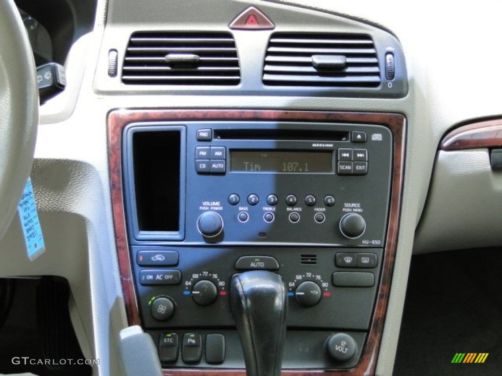 2005 V70 2.4 - Ice White / Taupe/Light Taupe photo #34