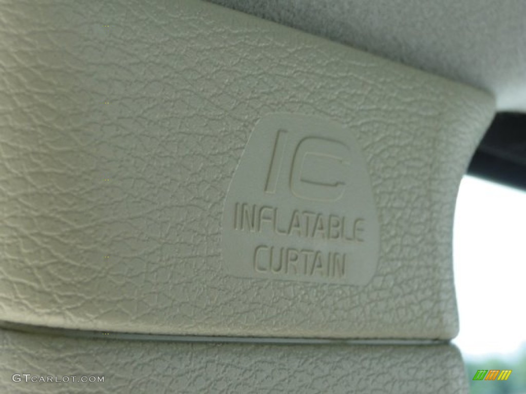 2005 V70 2.4 - Ice White / Taupe/Light Taupe photo #40