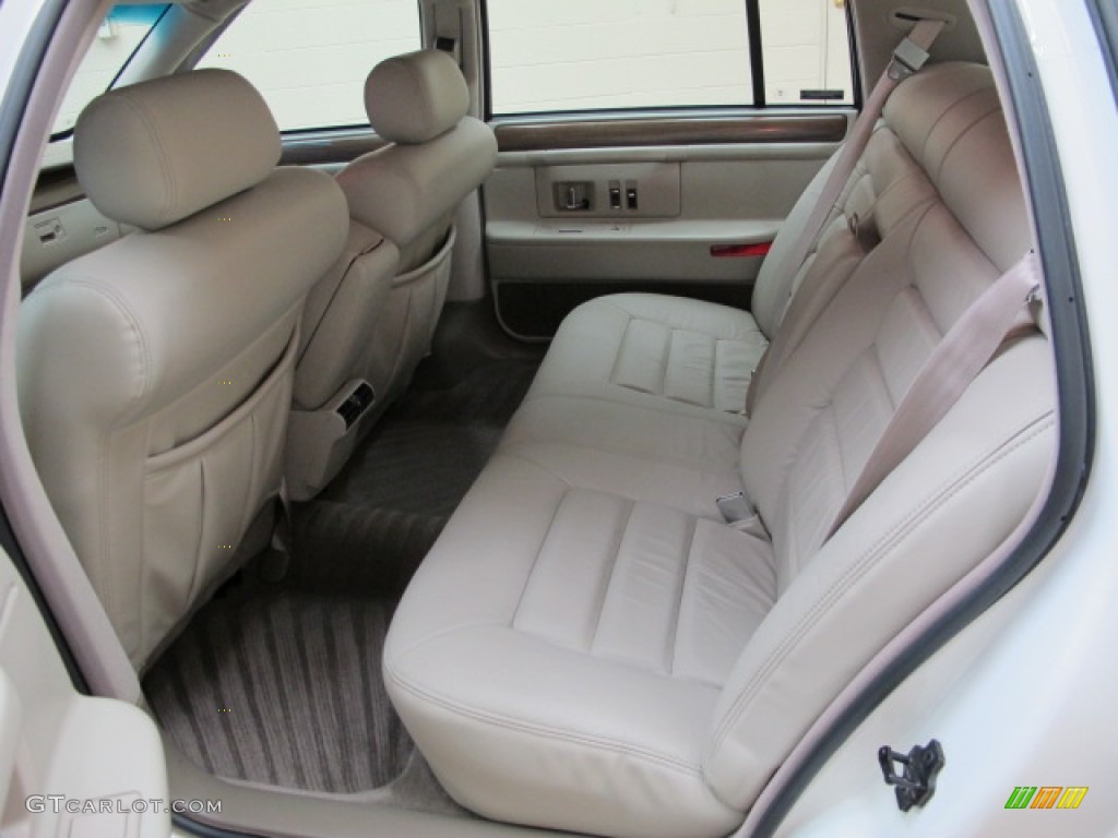 1995 DeVille Sedan - White / Ivory photo #19