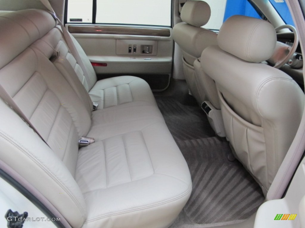 1995 DeVille Sedan - White / Ivory photo #21
