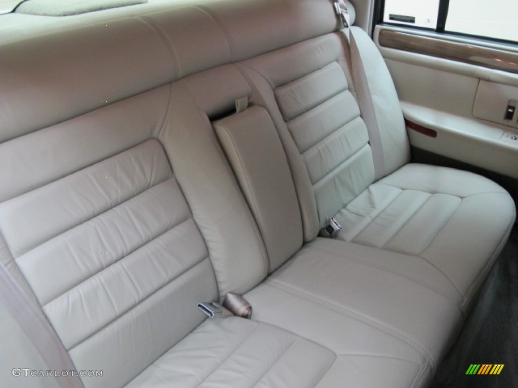 1995 DeVille Sedan - White / Ivory photo #22