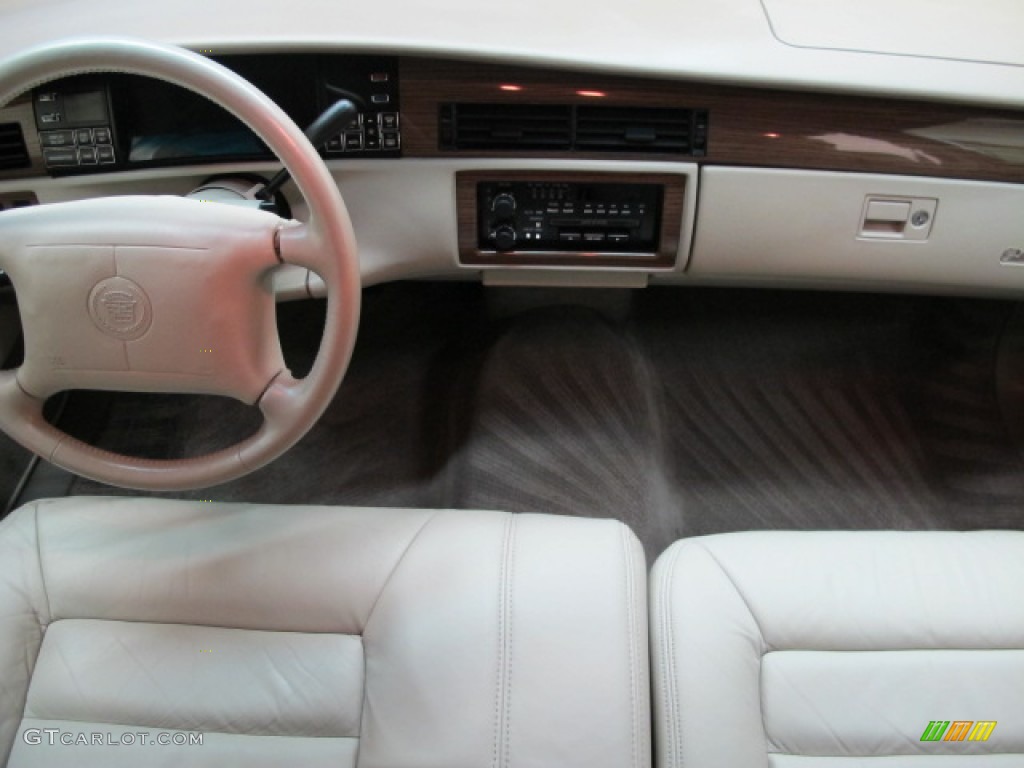 1995 DeVille Sedan - White / Ivory photo #26
