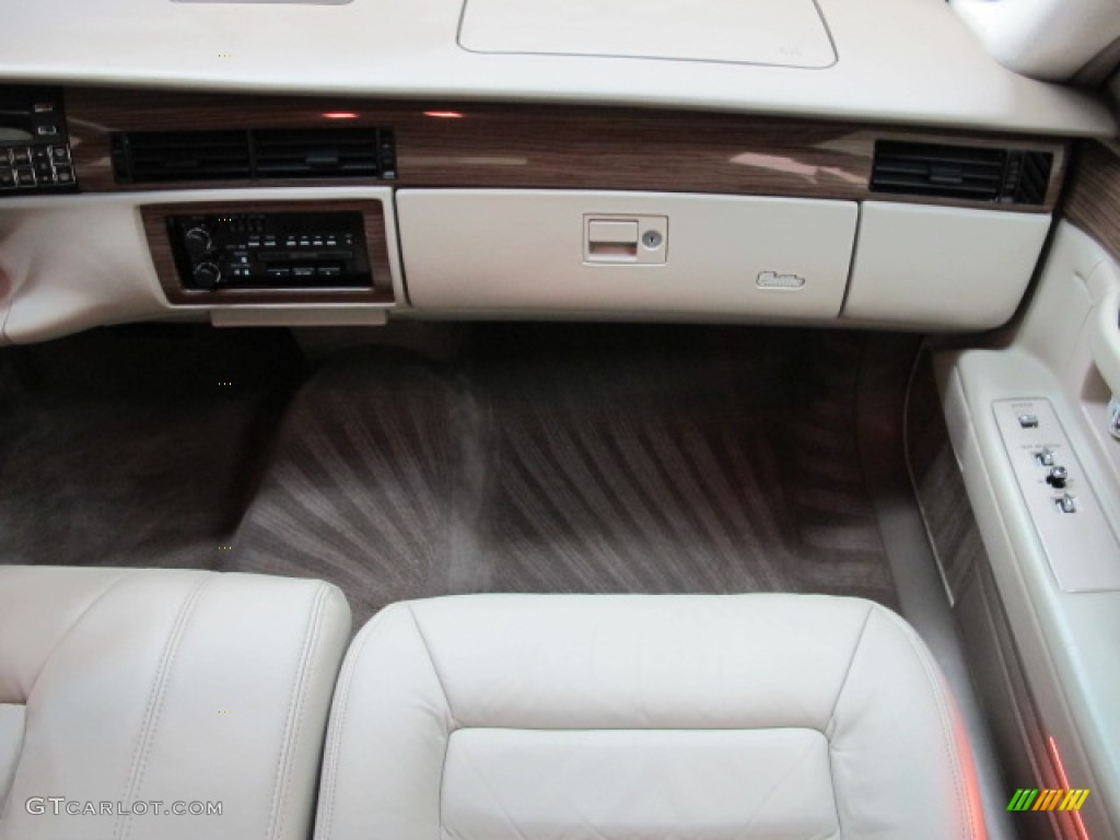 1995 DeVille Sedan - White / Ivory photo #27
