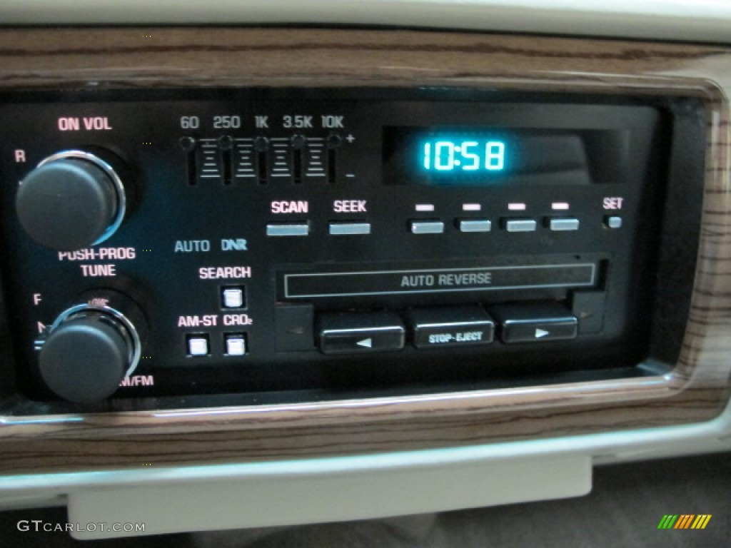 1995 DeVille Sedan - White / Ivory photo #30