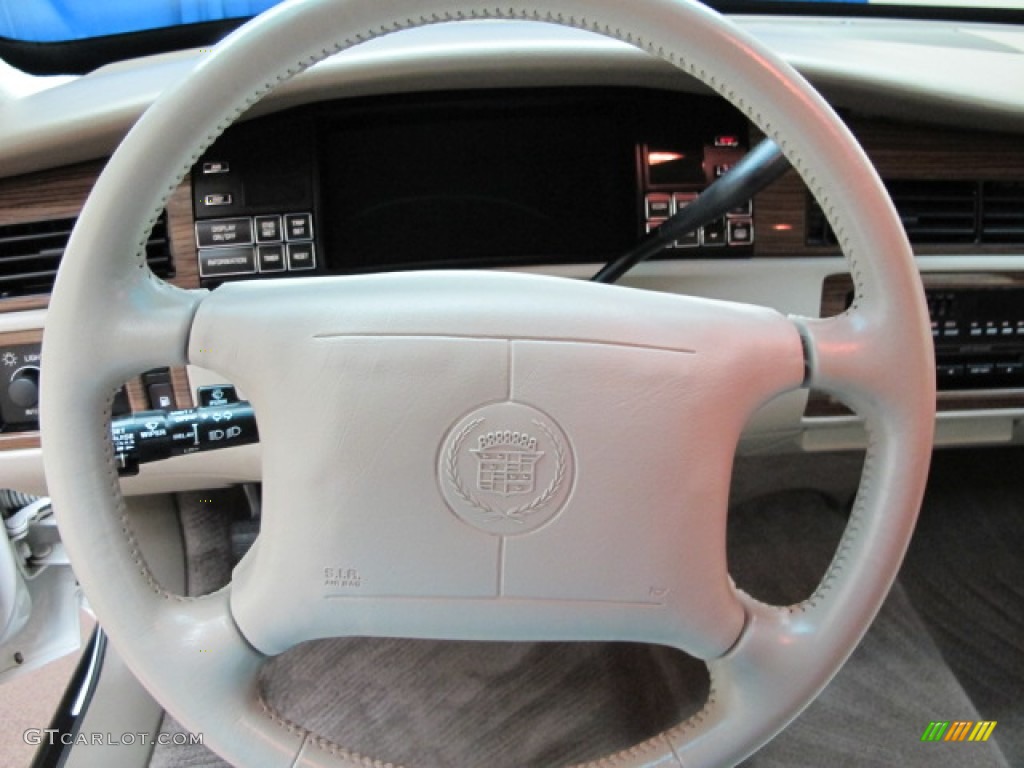 1995 DeVille Sedan - White / Ivory photo #35