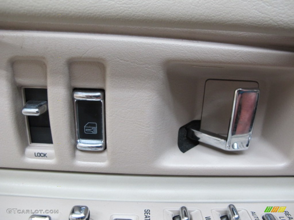 1995 DeVille Sedan - White / Ivory photo #36