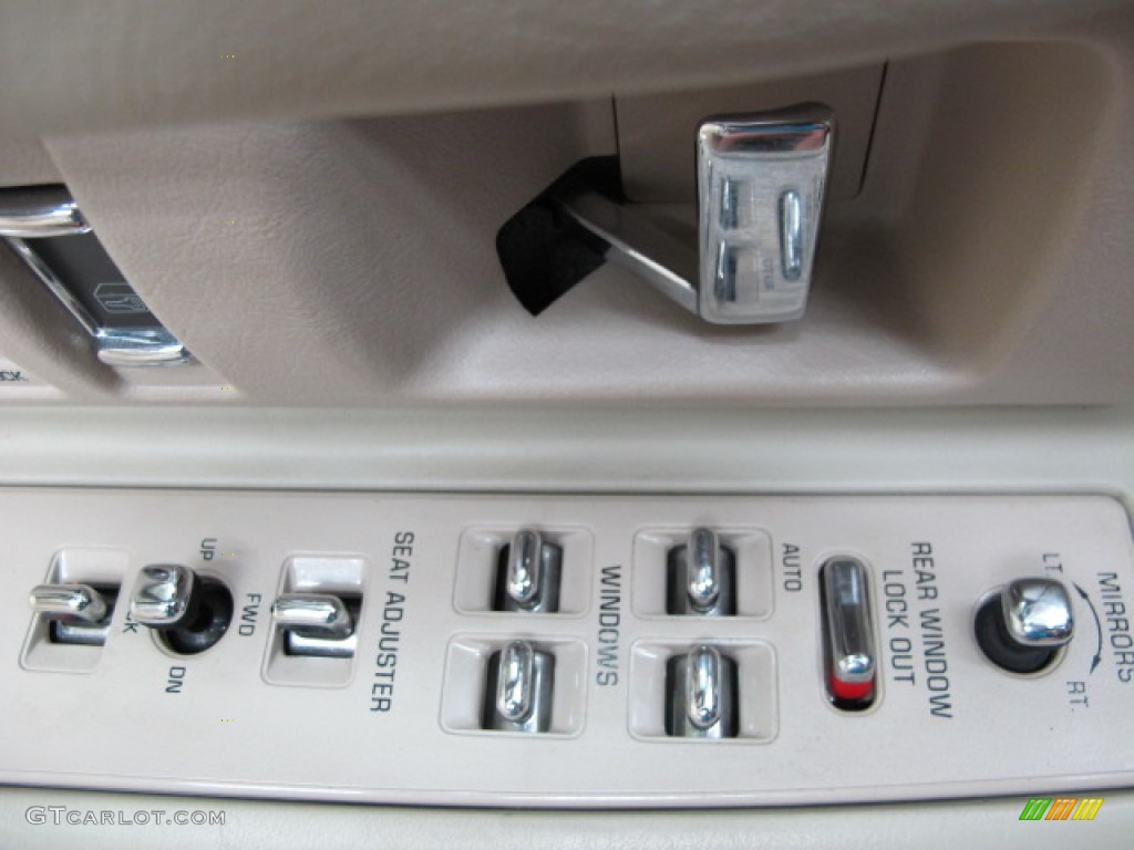 1995 DeVille Sedan - White / Ivory photo #37