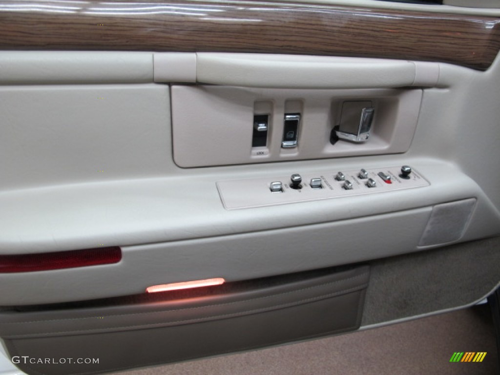 1995 DeVille Sedan - White / Ivory photo #38