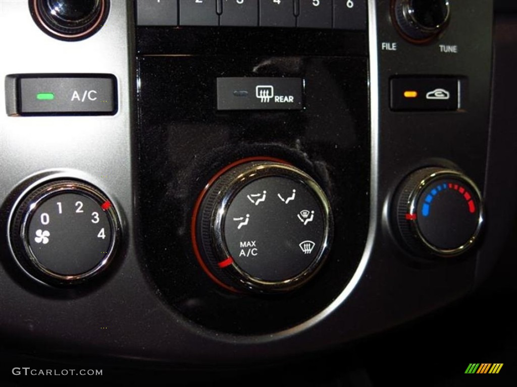 2013 Kia Forte EX Controls Photo #82632794