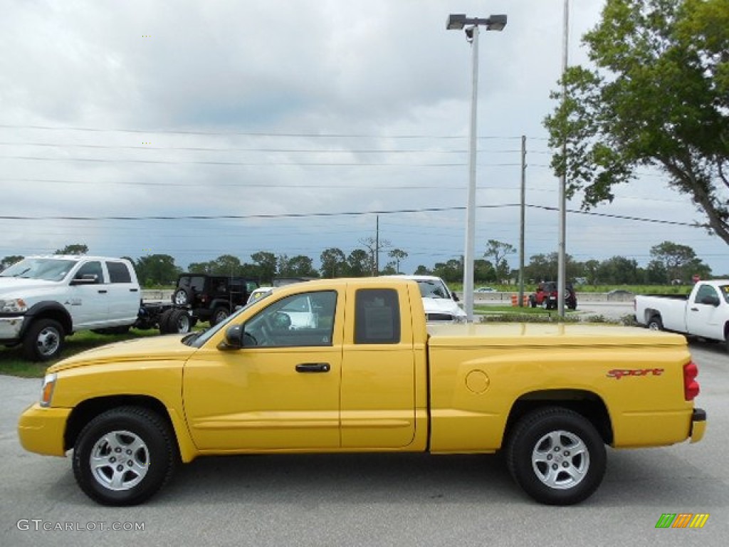 2006 Dakota SLT Sport Club Cab - Solar Yellow / Medium Slate Gray photo #2