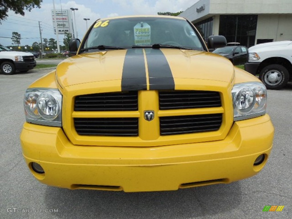 2006 Dakota SLT Sport Club Cab - Solar Yellow / Medium Slate Gray photo #13