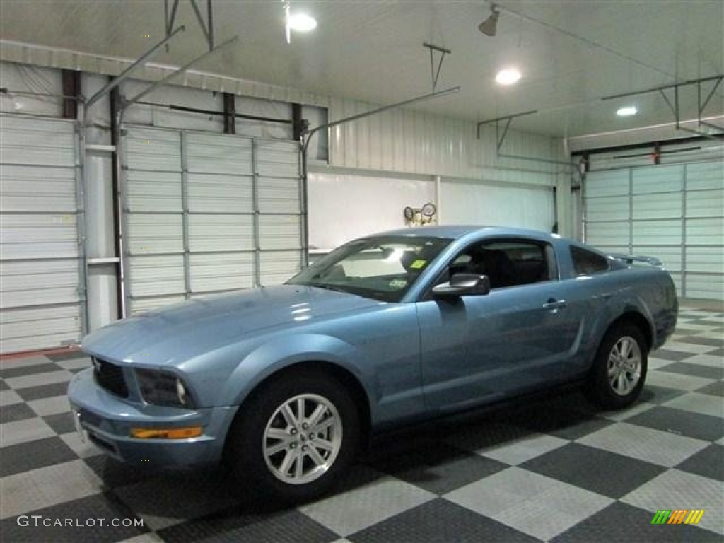 2007 Mustang V6 Deluxe Coupe - Windveil Blue Metallic / Dark Charcoal photo #4