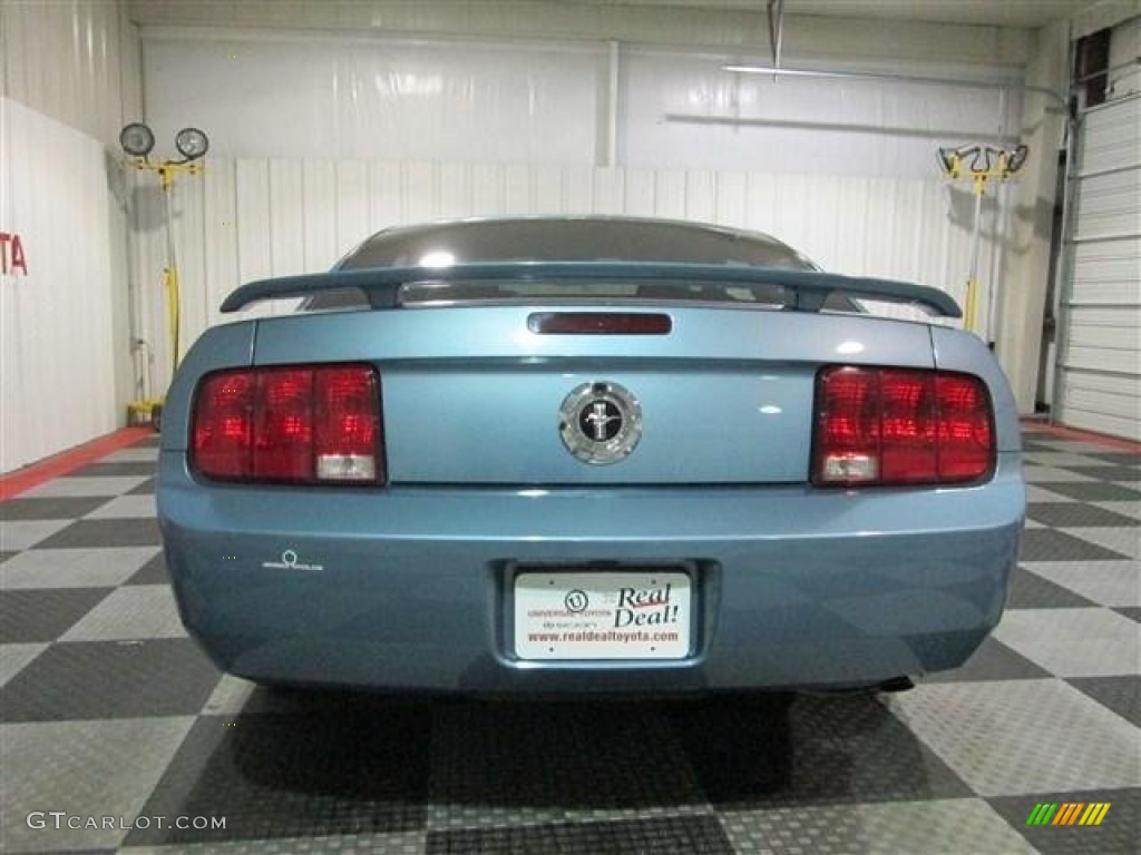 2007 Mustang V6 Deluxe Coupe - Windveil Blue Metallic / Dark Charcoal photo #6