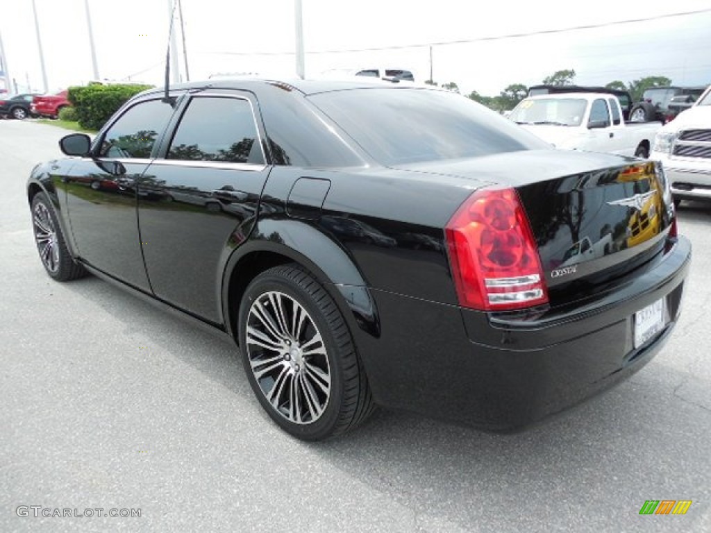 2010 300 300S V6 - Black / Dark Slate Gray photo #3