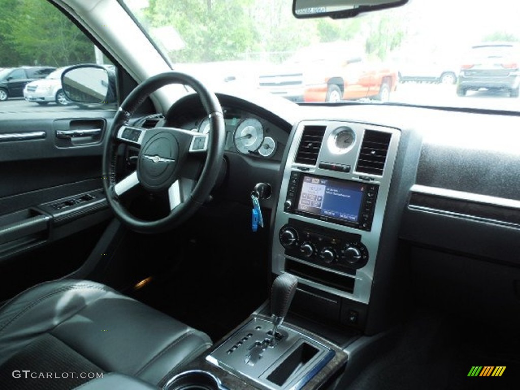 2010 300 300S V6 - Black / Dark Slate Gray photo #11