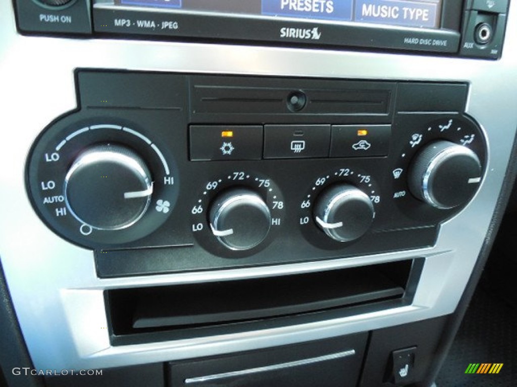 2010 Chrysler 300 300S V6 Controls Photo #82637999
