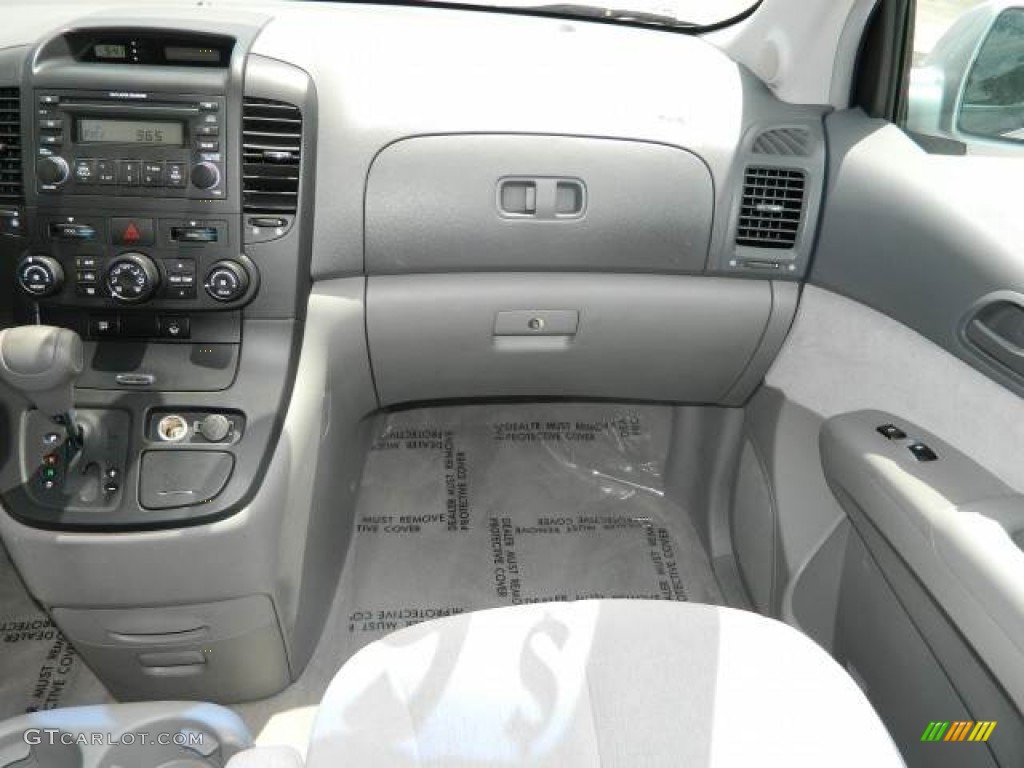 2006 Sedona LX - Silver / Gray photo #11