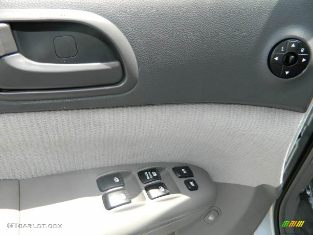 2006 Sedona LX - Silver / Gray photo #16