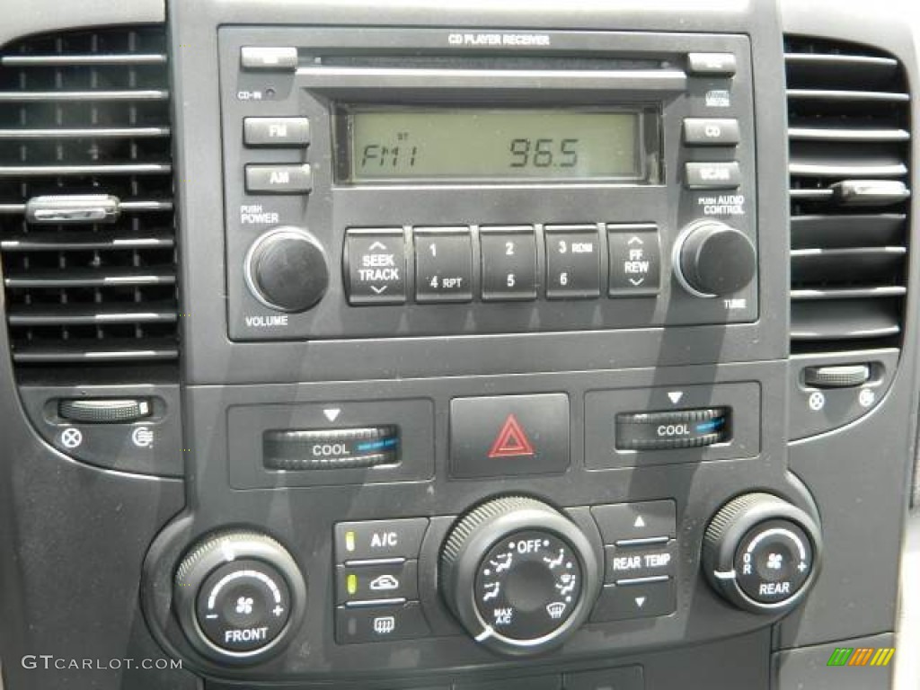 2006 Sedona LX - Silver / Gray photo #18