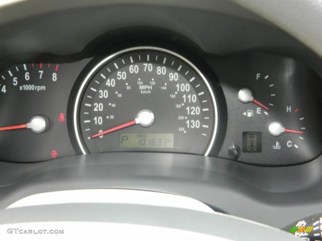 2006 Sedona LX - Silver / Gray photo #20