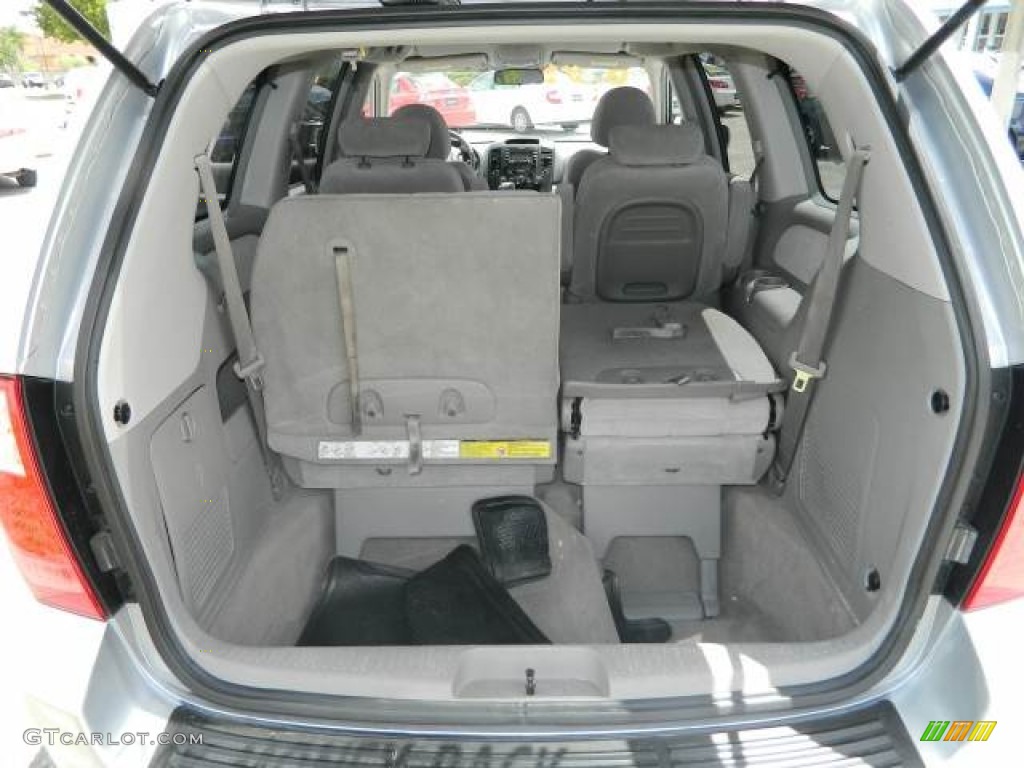 2006 Sedona LX - Silver / Gray photo #27