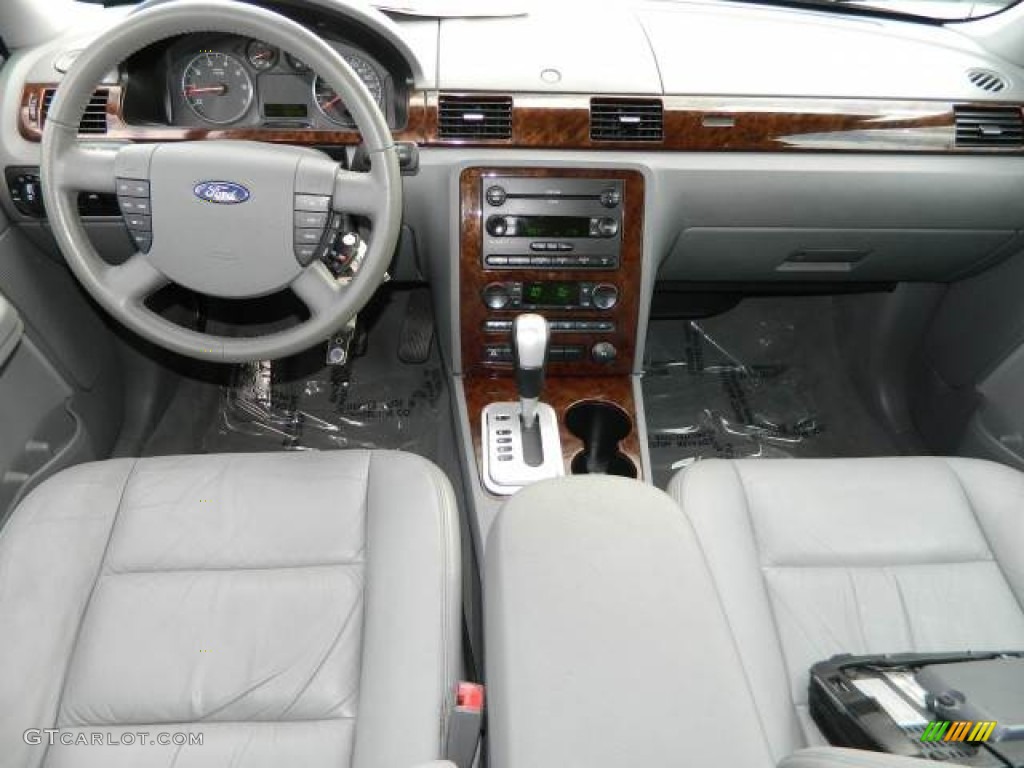 2005 Ford Five Hundred SEL Dashboard Photos